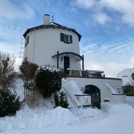 לינה וארוחת בוקר De Witte Molen 4*