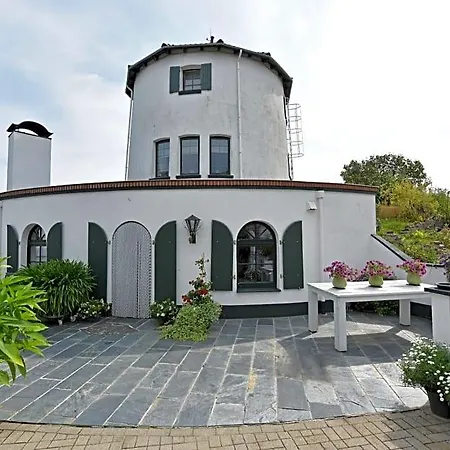 לינה וארוחת בוקר De Witte Molen 4*